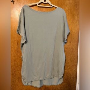 Lululemon tee